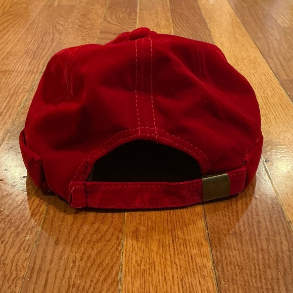 Red Velvet Cap - Picture 2 of 4